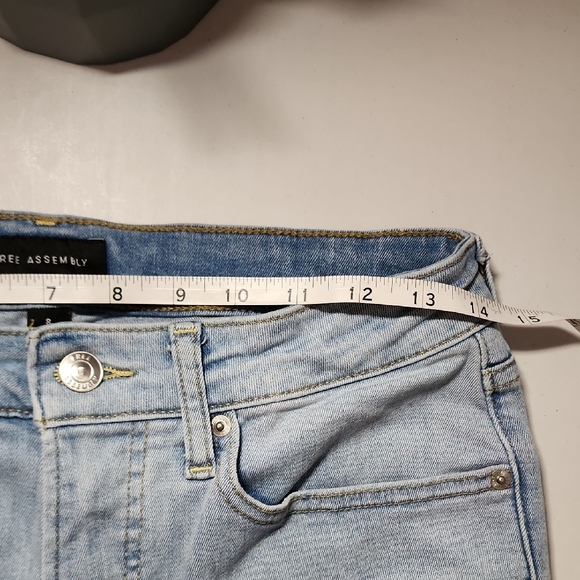 FREE ASSEMBLY Light Blue Skinny Jeans with Distressed Accents - Picture 3 of 6